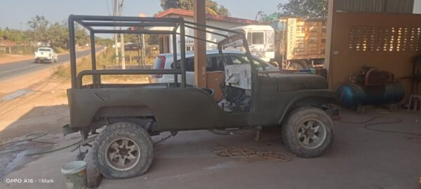 Toyota Hiro 2.0 4x4 - Image 2