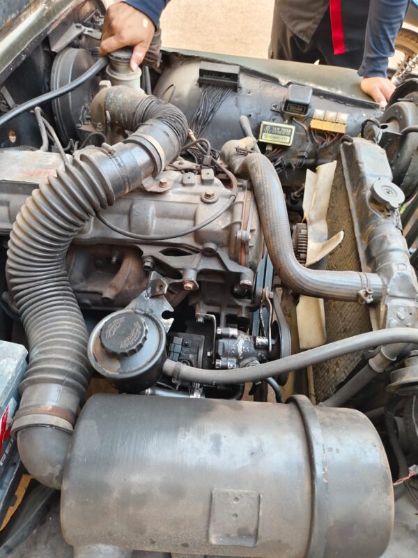 Toyota Hiro 2.0 4x4 - Image 4